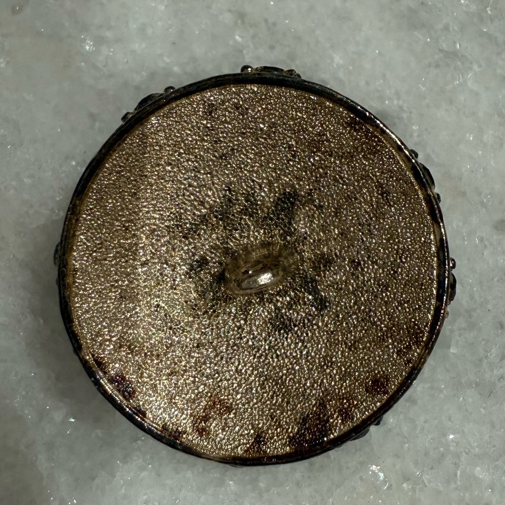 Gripoix 100% authentic Chanel  Black and Gold Button - Picture 7 of 9